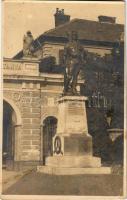 Miskolc, Rudolf laktanya, Tízes Honvédek hősi emlék szobor. Rosenblatt művészi fényképészete, photo (ragasztónyom / gluemark)