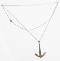 Ezüst (Ag) nyaklánc, vasmacska medállal, jelzett, 4,7g