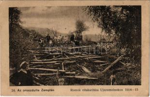 Újszomolnok, Szmolnik, Smolník (Takcsány, Stakcín); Az oroszdúlta Zemplén 24. Romok eltakarítása 1914-15. Varga Bertalan kiadása / WWI, clearing the ruins after the Russian attack (EB)