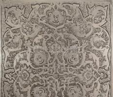 Perzsa ezüst (Ag) cigaretta tárca, gazdag sárkány- és ördögábrázolásos díszítéssel, kis sérüléssel, ...