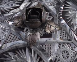 Kristály bonbonier, fém rózsa fogóval, jelzés nélkül, d: 12,5 cm