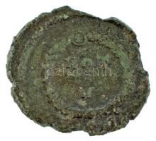 Római Birodalom / ? / Iovianus 363-364. Maiorina bronz (2,86g) T:XF kitörés Roman Empire / ? / Jovia...