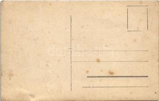 Szüret, férfiak szőlővel, permetezővel és borral, magyar folklór / Hungarian folklore, grape harvest...