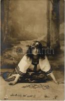 1905 Cigánylány magyar kártyával / Gypsy lady with German-suited playing cards