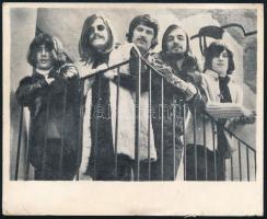 Az Illés együttes tagjainak autográf aláírásával ellátott képe 14x11 cm