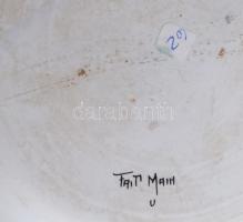 Habán stílusú régi fajansz dísztányér, szerelmeseket ábrázoló díszítéssel, kopással, d: 26 cm