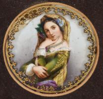 cca 19. sz. második fele, Női portré. Porcelánlapra festett kép, fa keretben, sérüléssel, d: 6 cm, k...