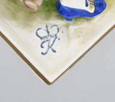 Rudolf Kammer porcelán borász hölgy figura, jelzett, kopással, m: 15,5 cm