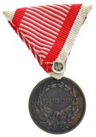 1917. "Károly Bronz Vitézségi Érem" bronz kitüntetés modern mellszalagon. Szign.: Kautsch ...