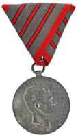 1918. "Sebesültek Érme" Zn kitüntetés, modern - három sebesülés után járó - mellszalaggal, peremén. Szign.: R. Placht T:XF  Hungary 1918. "Wound Medal" Zn decoration with modern ribbon - for the 3rd time wound. Sign.: R. Placht C:XF corrosion  NMK 328.