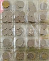 532db-os vegyes európai fémpénz gyűjtemény kék gyűrűs albumba rendezve, közte Svájc, Franciaország, ...