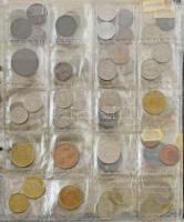 532db-os vegyes európai fémpénz gyűjtemény kék gyűrűs albumba rendezve, közte Svájc, Franciaország, ...