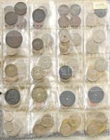 532db-os vegyes európai fémpénz gyűjtemény kék gyűrűs albumba rendezve, közte Svájc, Franciaország, ...