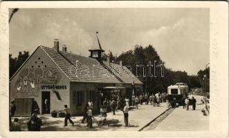 1951 Budapest XII. Széchenyi hegyi Úttörő Gyermekvasút az állomáson, vasútállomás, Úttörőváros. Művészeti Alkotások (EK)