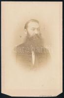 1865 Pesty Frigyes (1823-1889) történész, országgyűlési képviselő, az MTA tagja; vizitkártya Schrecker Ignác (1834-1888) pesti műterméből, alsó sarkai vágottak, 9,5x6 cm