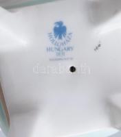 Hollóházi paprikát fűző nő. Jelzett, hibátlan, m: 25,5 cm