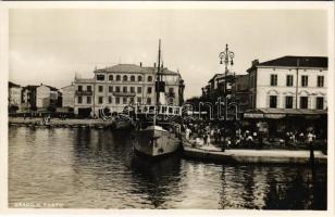 Grado, Il porto / port, Hotel Metropole, Grand Café Riviera, steamship. Fot. Zuliani