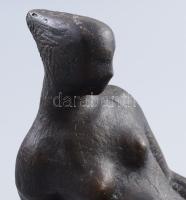 Kósa-Huba Ferenc (1910-1983): Fekvő női akt. Bronz, jelzés nélkül, márvány talapzattal, melytől elvá...