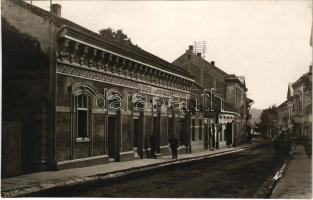 Oravicabánya, Oravita; utca, Eugen Hamburger és Raimund Supp üzlete / street, shops. Benesch Ernő photo