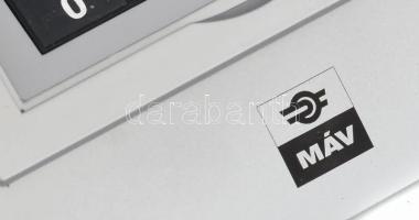 Elektronikus naptár és óra MÁV felirattal, eredeti dobozában 14x14 cm