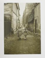 E. Csorba Csilla: Magyar fotográfusnők. Bp., 2001., Enciklopédia. Benne Zinner Erzsébet, Rosie Ney, ...