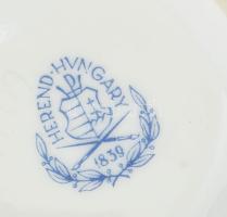 Herendi Viktória mintás bonbonier. Leveles rózsa fogóval, jelzett, minimális kopással, d: 8 cm