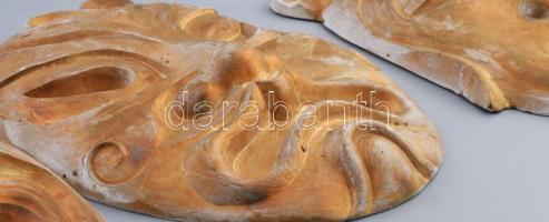 Kótai József (1940- ): 3 darab színházi maszk. 1986, a Szegedi Nemzeti Színház frízéhez készített dí...