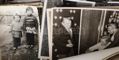 Egy cipősdoboznyi vegyes méretű és témájú fotó az 1970-es évektől