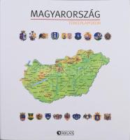 Magyarország térképlapokon gyűrűs berakóban, hátoldalon leírásokkal, képes ismertetőkkel. Edition Atlas.