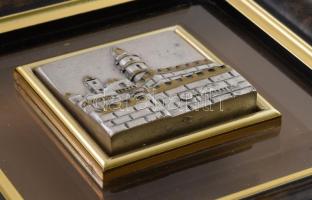 Jeruzsálem látképe. Ezüst (Ag) plakett, üvegezett keretbe ragasztva, hátoldalon certifikáttal, 5x5 c...