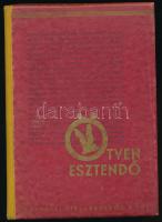 A Budapesti Hírlapszedők Köre félszázados története 1884-1934. Bp., 1934., Világosság Rt., 87+3 p. + 15 (fekete-fehér képtáblák) t. Kiadói félvászon-kötés, kissé kopott, kissé foltos borítóval.