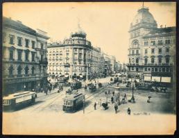 Budapest VIII. Körút és Kerepesi út (Blaha Lujza tér), villamosok, Emke Kávéház, női divatterem, Takarékpénztár Egyesület, Zálog és kölcsönintézet, Székely testvérek, Kartschmaroff A. üzlete. Óriás levelező-lap (29,2 x 22,6 cm) (EM)