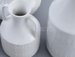 5 db KPM Royal porcelán váza plasztikus mintákkal. Fehér mázas, jelzett, hibátlan m: 12-24 cm-ig