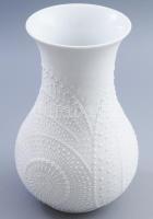 Kaser porcelán váza. Biszkvit porcelán, plasztikus mintákkal jelzett, hibátlan m: 25 cm.