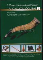 Bányai József: A vadászat tárgyi eszközei. Hunting Weapons and Accessories. A Magyar Mezőgazdasági Múzeum tárgykatalógusai 2. Bp., 2010, Magyar Mezőgazdasági Múzeum. 78 p. Magyar és angol nyelven. Fekete-fehér képekkel gazdagon illusztrált. Kiadói papírkötés, jó állapotban.