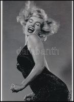 cca 1952 Marilyn Monroe (korábban Norma Jeane) (1926-1962) amerikai színésznő, fotómodell és énekes extázisban, 1 db modern nagyítás, jelzés nélkül, Pánczél György (1920-?) filmtörténész hagyatékából (film- és színházifotó gyűjteményéből), 21x15 cm