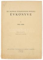 Az Alföldi Tudományos Intézet évkönyve I. 1944-1945. Szerk.: Bartucz Lajos. Szeged, 1946, Alföldi Tudományos Intézet, XVI+420 p.+ 1 térkép-melléklet (Az Alföld természeti tájtérképe, hártyapapír, 67,5x61 cm). Kiadói papírkötés, minimálisan sérült, foltos borítóval, intézményi bélyegzővel.