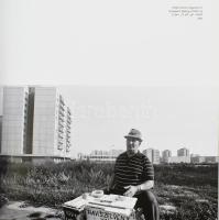 Bahget Iskander: Egy marék világ. / A Handful of World. Kecskemét, 2012, magánkiadás. Gazdag fotóany...