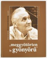 Pécsi Györgyi (szerk.): Meggyötörten is gyönyörű - Képek és tények Kányádi Sándor életéből. A szerző, Kányádi Sándor (1929-2018) Kossuth-díjas erdélyi magyar költő által DEDIKÁLT! Bp., 2009, helikon. 157 p. Fekete-fehér képekkel gazdagon illusztrált. Kiadói kartonált papírkötés.