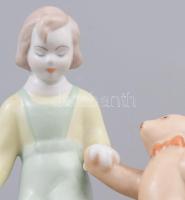 Aquincum Macival sétáló gyermek. Terv.: Káldor Aurél. Jelzett, hibátlan, m: 14,5 cm