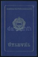 1984 Magyar Népköztársaság által kiállított, fényképes kék útlevél, szovjet vízummal