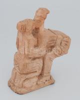 Benczédi Sándor (1912-1998): A szerelmes csókja. 1988. Samottos terrakotta. Jelzett a hátoldalán. BS...