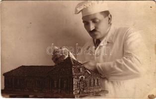 1927 Barcs, A mozi (Iparosszékháznak építettek), mint torta Kajdi István cukrász művész kezei alatt. Könnyű műterméből, photo (fl)