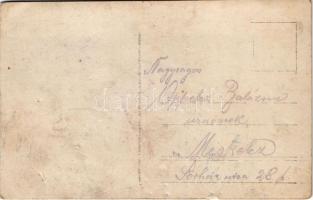 1918 Osztrák-magyar katonák csoportja "Ebéd után jó bor mellett a harctéri fedezék éttermében&q...