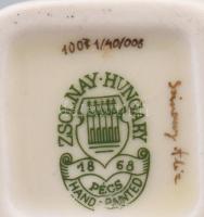 Zsolnay négyoldalas váza. Jelzett, hibátlan (mázrepedéssel), m: 15 cm