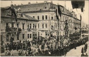 1906 Kassa, Kosice; Zemplén vármegye lovas díszbandériuma, a Kassai Dalegylet és a papság Kassán 1906. október 29-én II. Rákóczi Ferenc és bujdosó társai hamvainak hazahozatala és újratemetése alkalmából. Nyulászi Béla kiadása / funeral (reburial) ceremony of Rákóczi and his companion (EK)