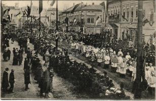 1906 Kassa, Kosice; A temetési szertartást végző főpapok Kassán 1906. október 29-én II. Rákóczi Ferenc és bujdosó társai hamvainak hazahozatala és újratemetése alkalmából. Nyulászi Béla kiadása / funeral (reburial) ceremony of Rákóczi and his companion (EK)