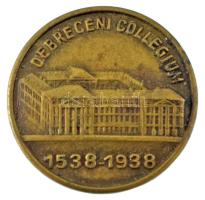 1938. "Debreceni Collegium 1538-1938" a Debreceni Református Kollégium fennállásnak 400. évfordulójára készült bronz gomblyukjelvény (23mm) T:AU