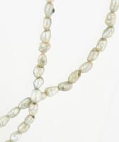 Irizáló tenyésztett gyöngy nyaklánc, h: 78 cm