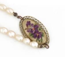 Tenyésztett gyöngy nyaklánc, goblein berakásos medállal